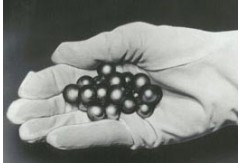 How much does a 40mm steel ball weigh?